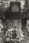Salomon Nathan Hennenberg gravestone. died Berlin Sept. 8 1931. Translation: He was a young man Shlomo Nosson the Son of Chanoch passed on the 25th day of Av 1931